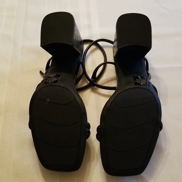 Nine West Wingrayce Black Strappy Chunky Heel Sandals - Picture 7 of 9